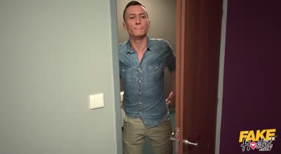 Sybil &amp;amp Kailena假旅館裡的調教驚喜